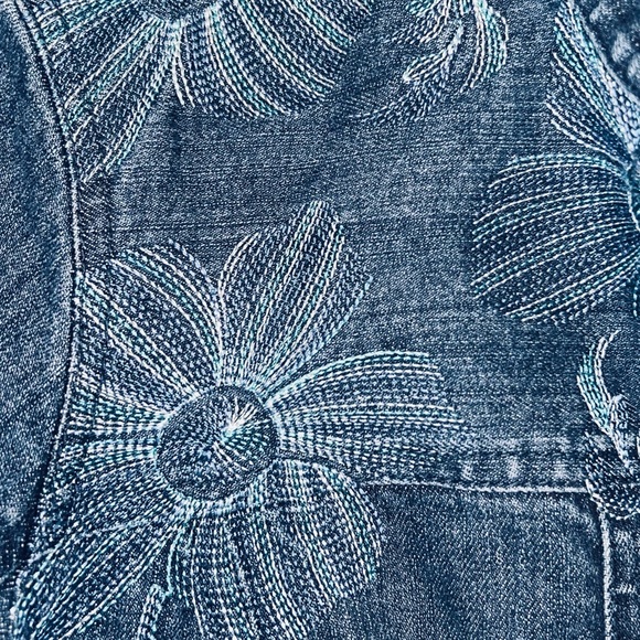 Christopher & Banks Stretch Denim Jean Jacket Embroidered Flowers sz M - Picture 3 of 3
